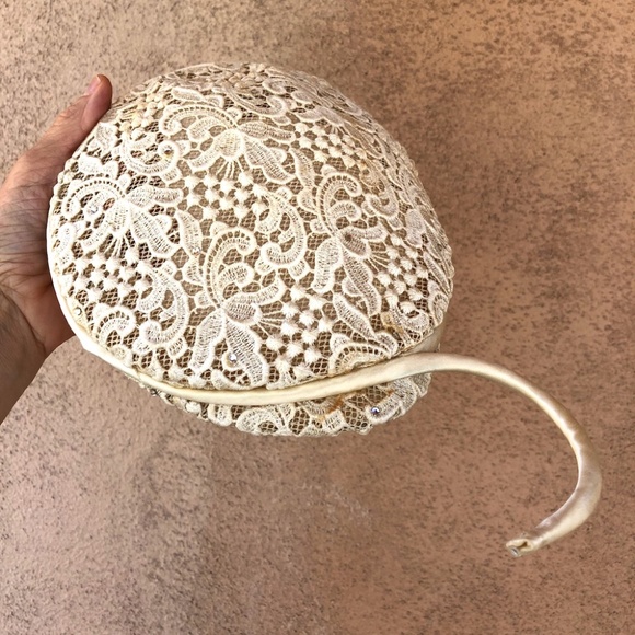 VTG 1950s Off White Lace Hat Calot Style with Antenna OS main image 7